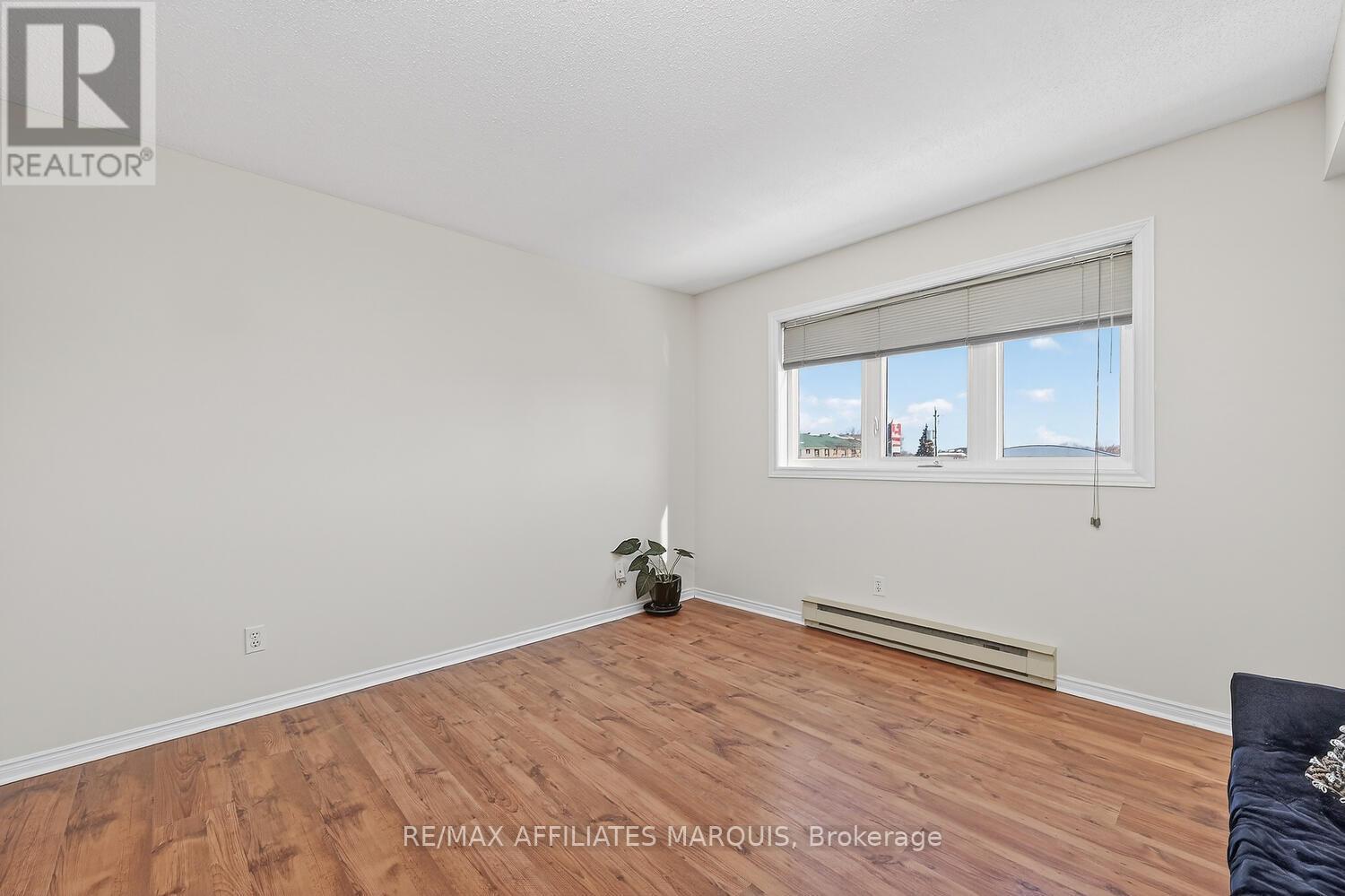 #304 10 ARMSTRONG DRIVE - 21
