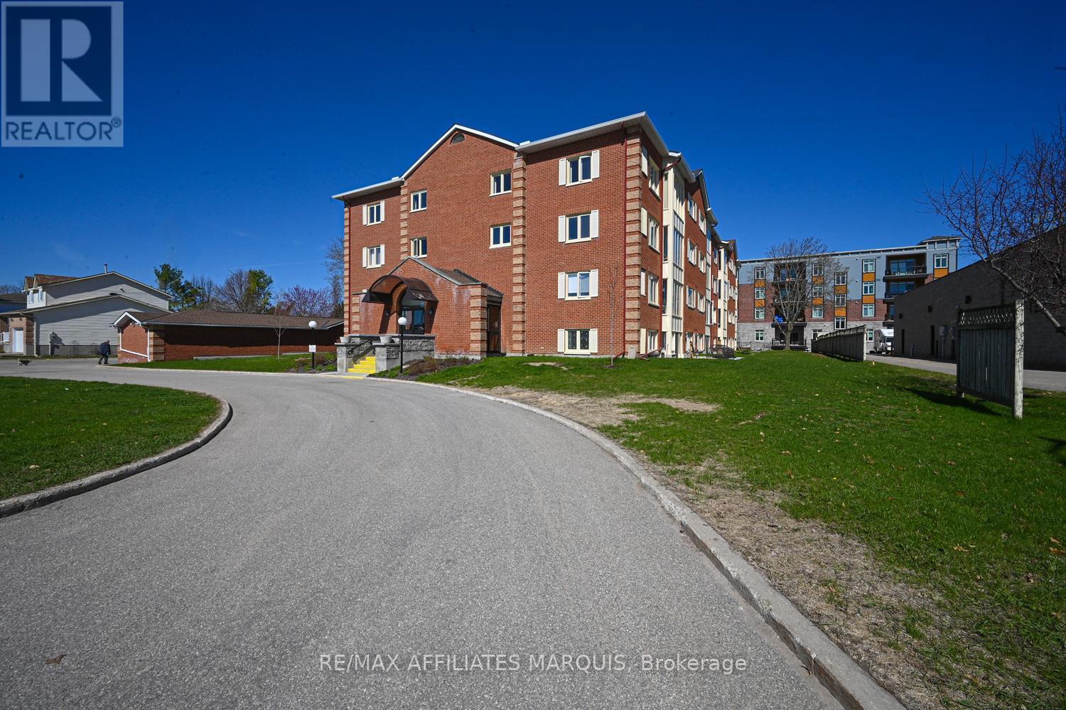 #304 10 ARMSTRONG DRIVE - 32