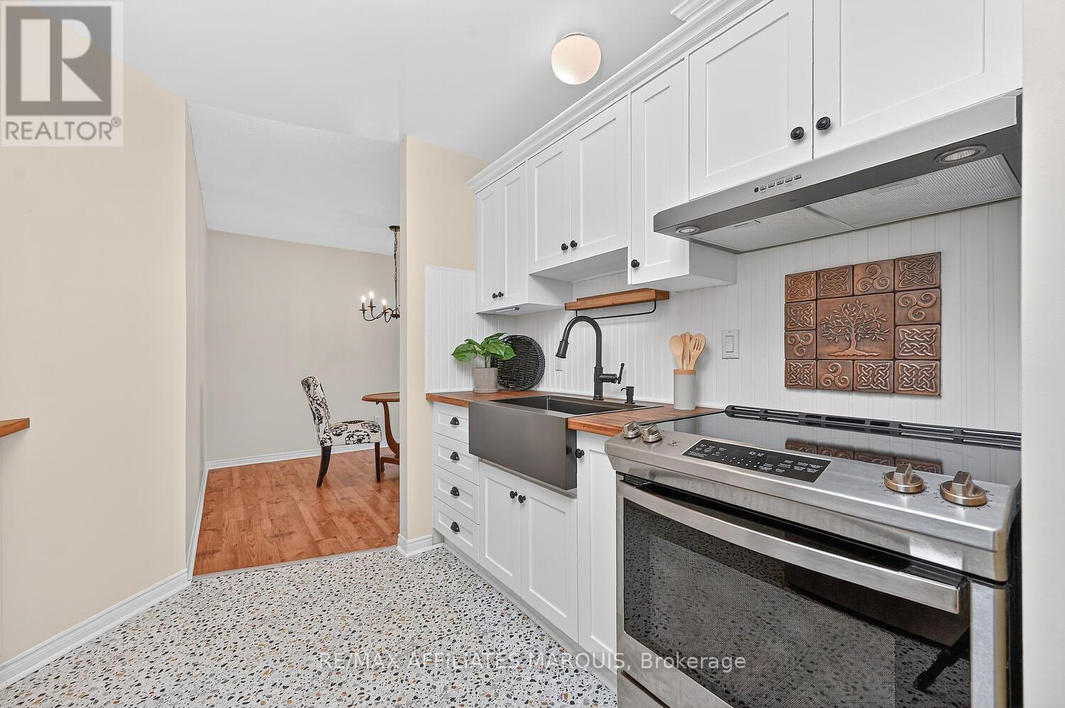 #304 10 ARMSTRONG DRIVE - 8