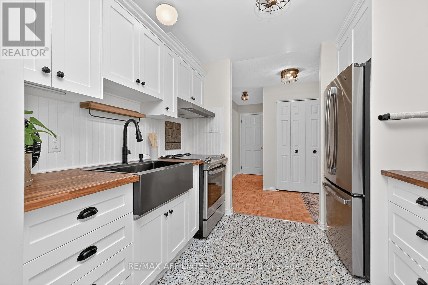 #304 10 ARMSTRONG DRIVE - 9