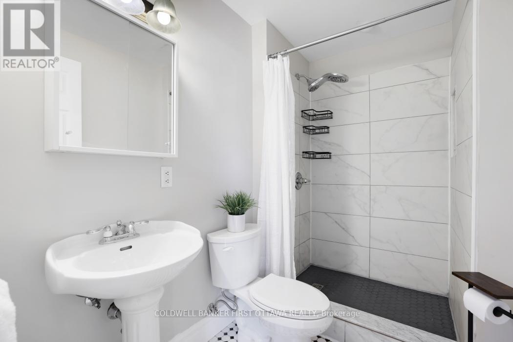37 BOULDER WAY - 38