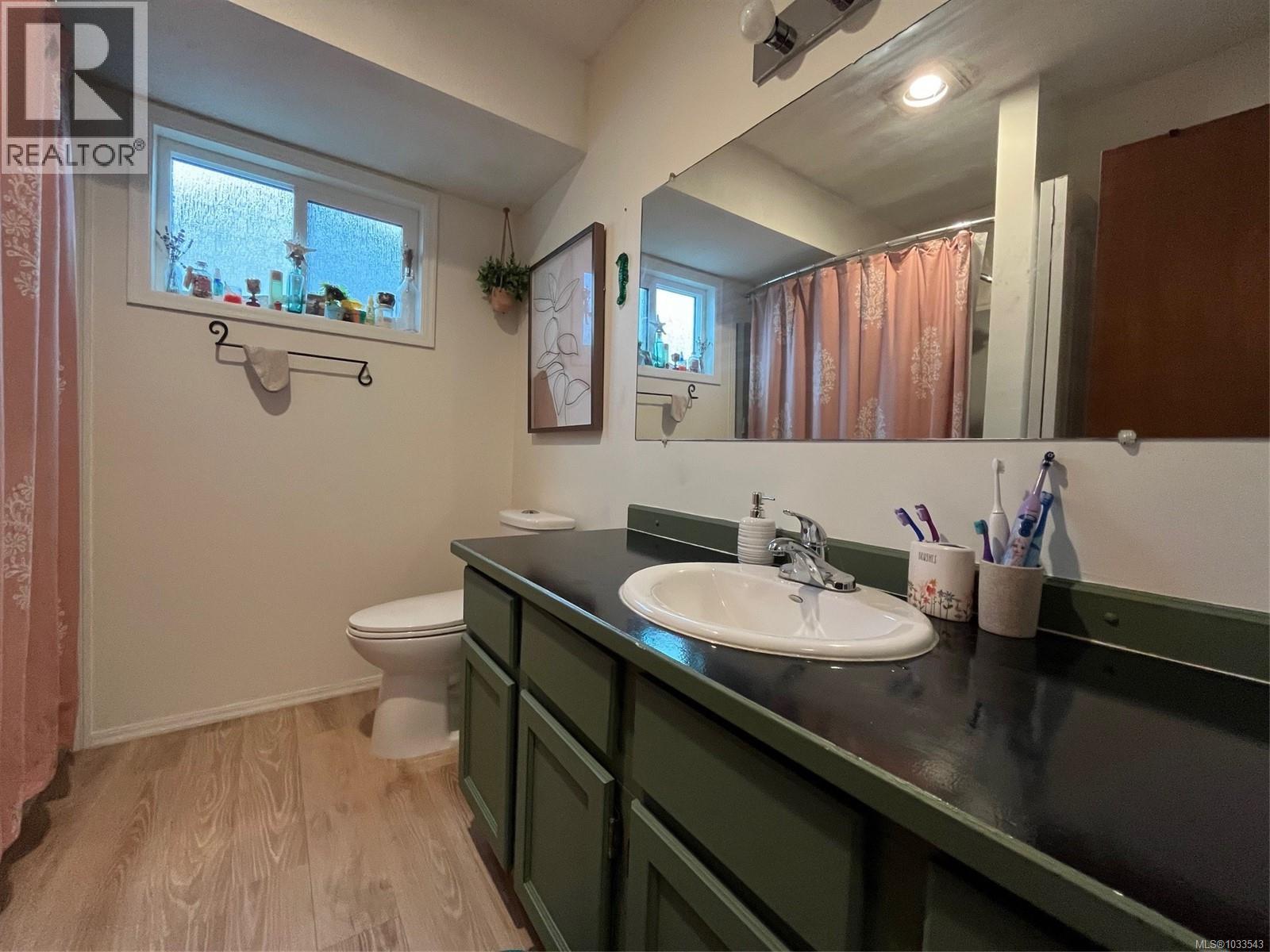 1646 Maquinna Ave, Comox