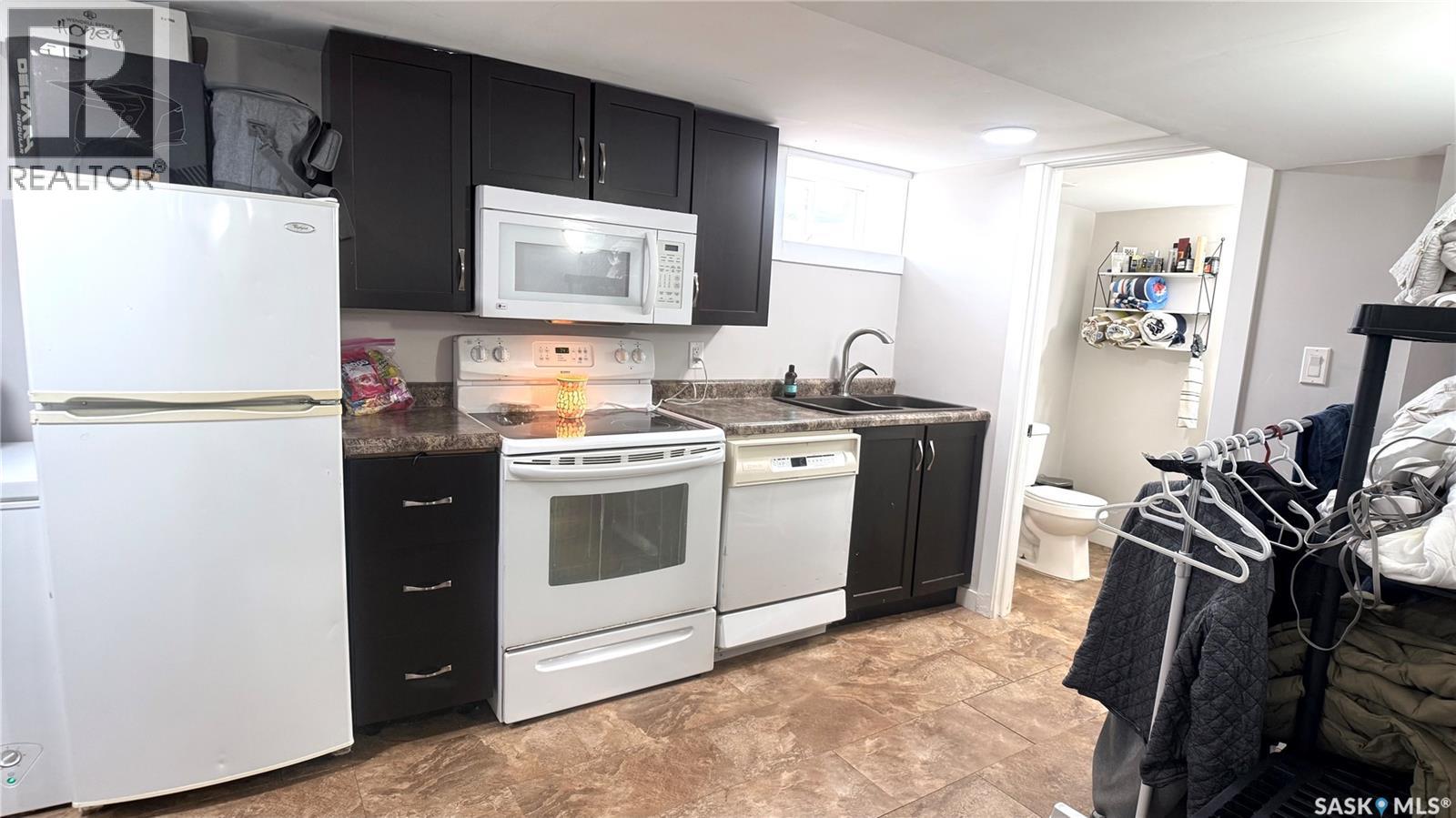 1537 Second STREET - 25