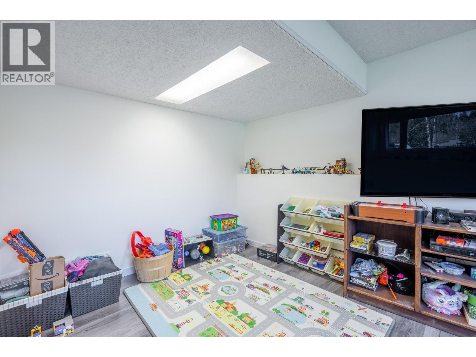 5754 TRENT DRIVE - 25