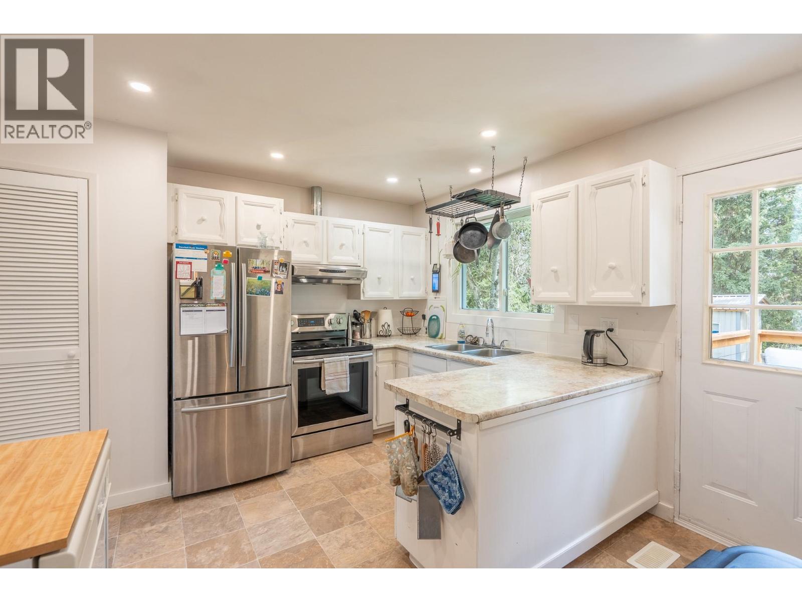 5754 TRENT DRIVE - 17