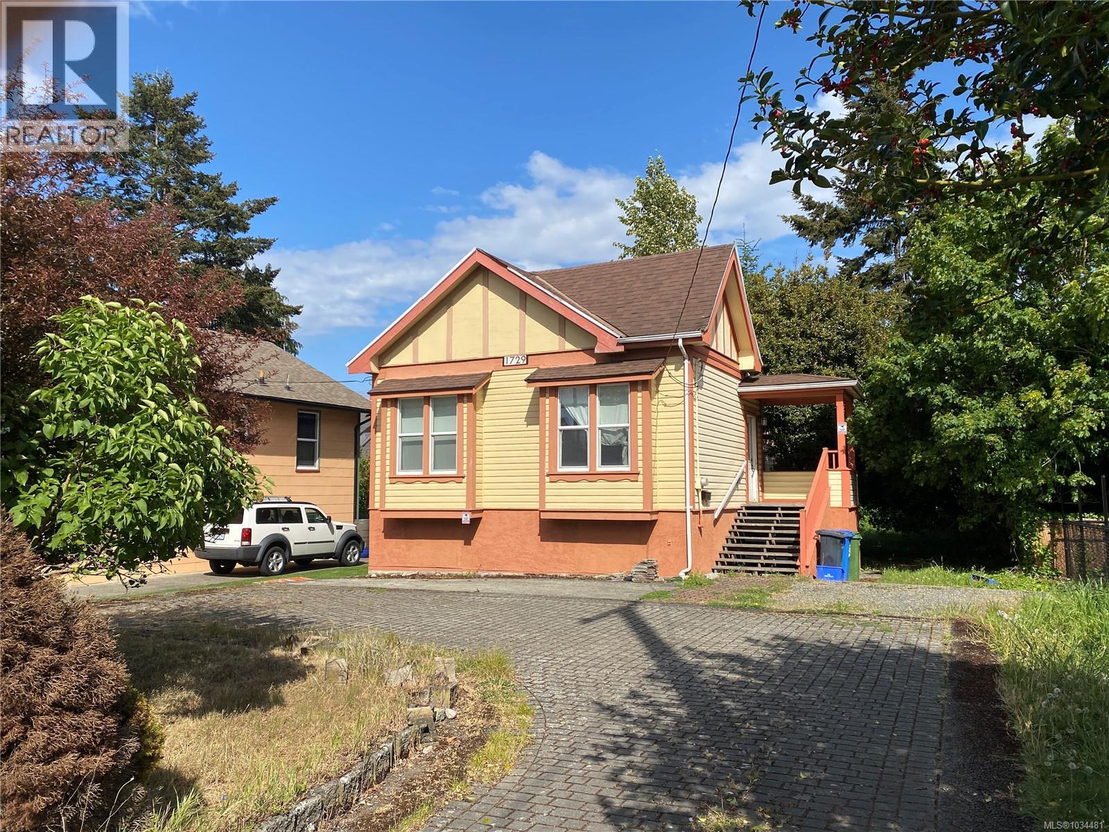 1729 Foul Bay Road, Oak Bay