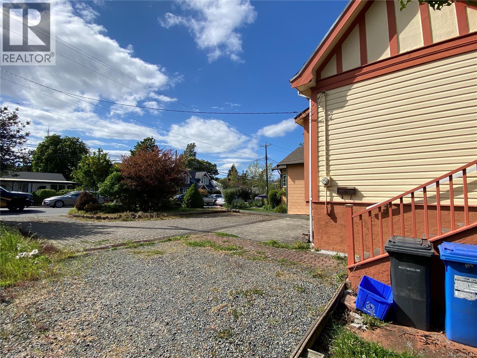 1729 Foul Bay Rd - 4