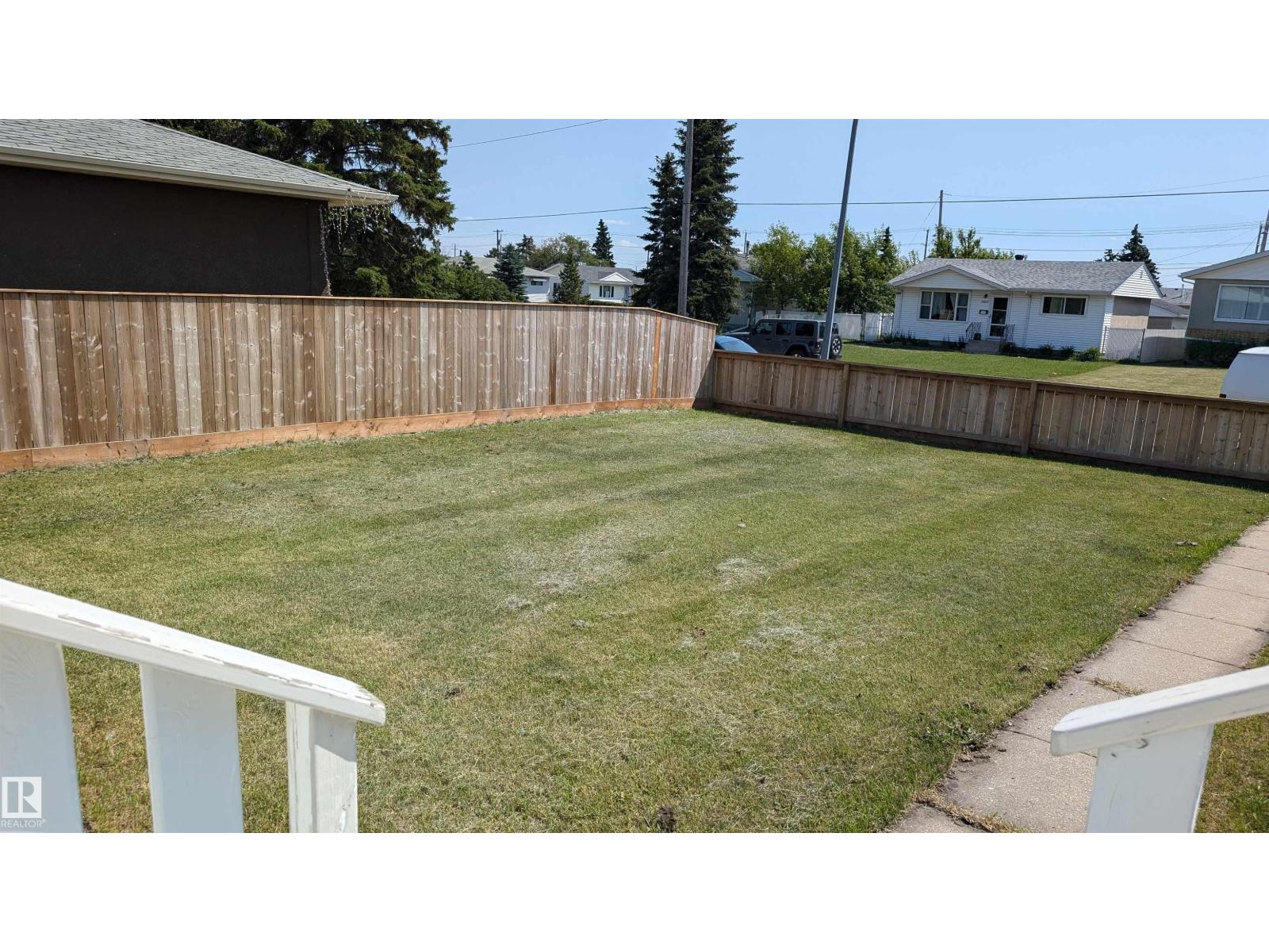 7812 128 AV NW, Edmonton