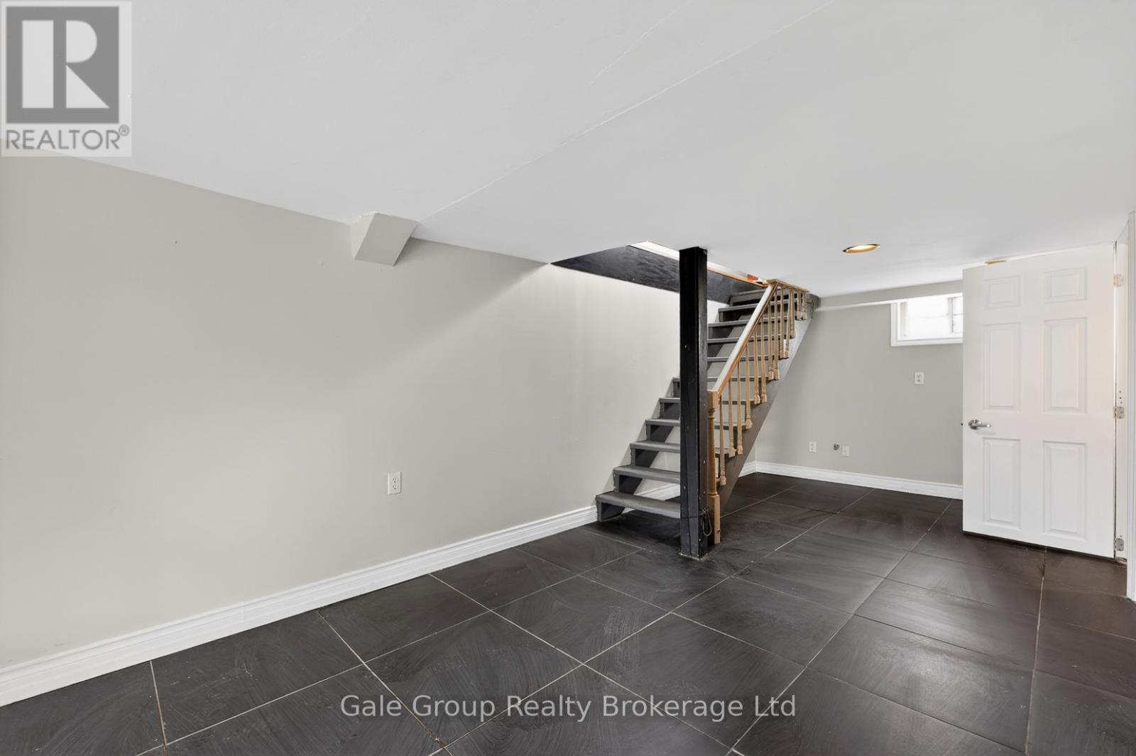 163 THAMES STREET N - 23
