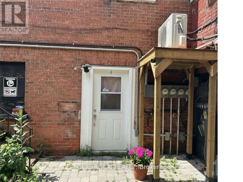 4 - 44 ELGIN STREET W