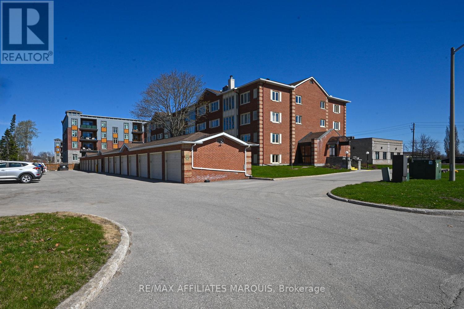 #104 10 ARMSTRONG DRIVE - 33