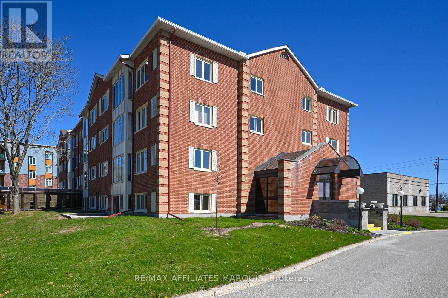 #104 10 ARMSTRONG DRIVE - 36