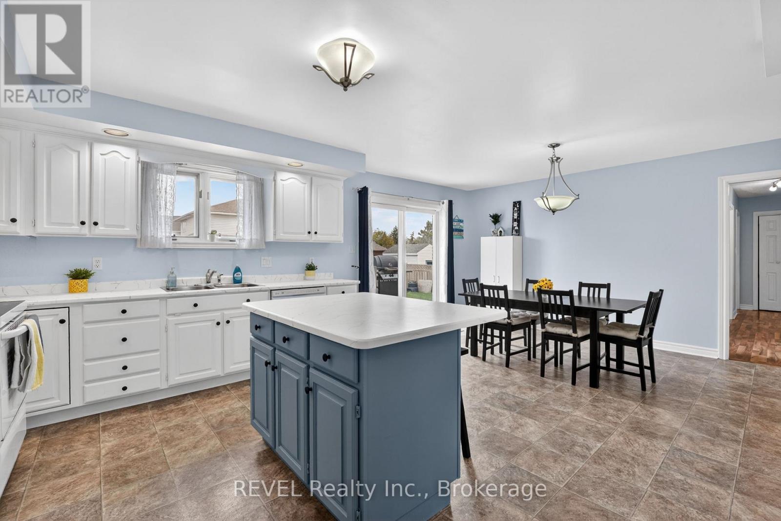 28 VANJO DRIVE - 13