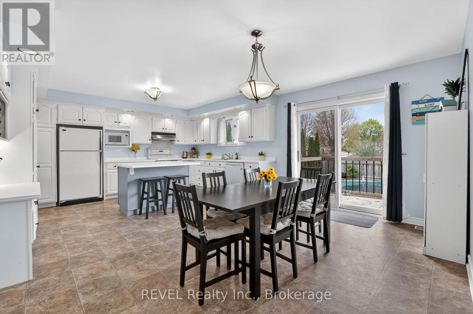 28 VANJO DRIVE - 16