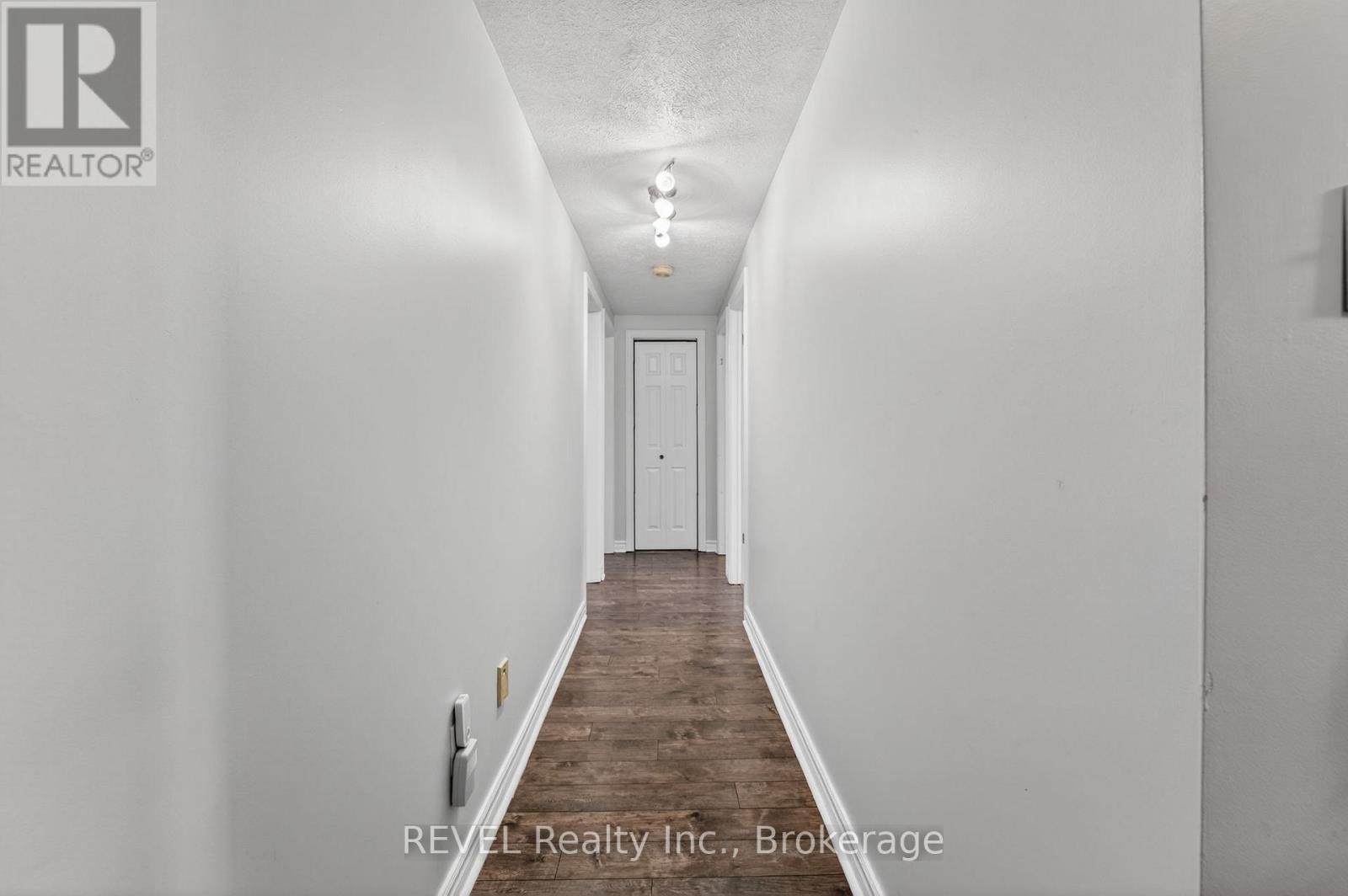 28 VANJO DRIVE - 26