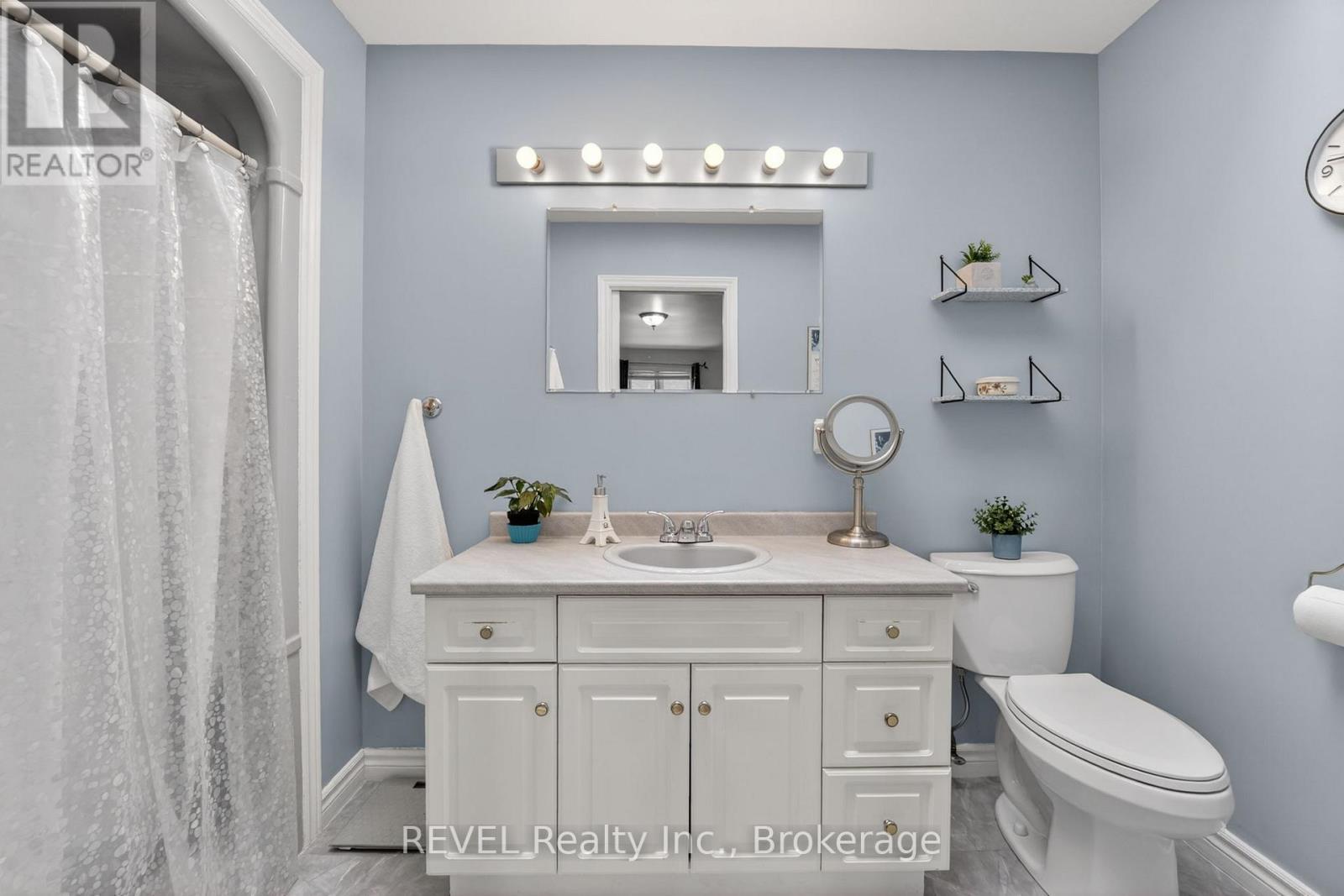 28 VANJO DRIVE - 27