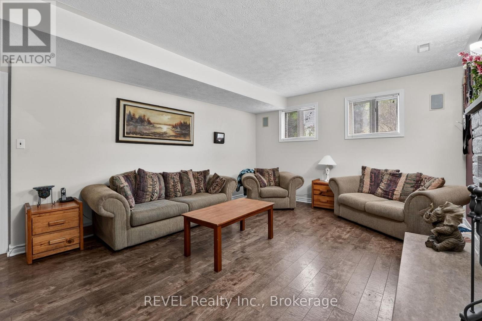28 VANJO DRIVE - 32