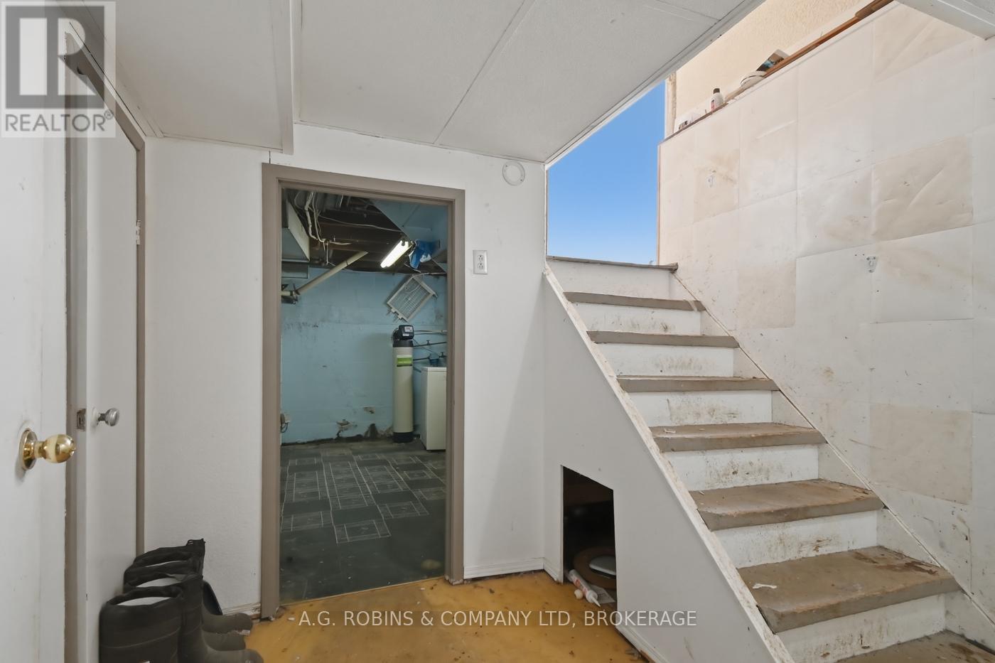 578 SOUTHWORTH STREET S - 32