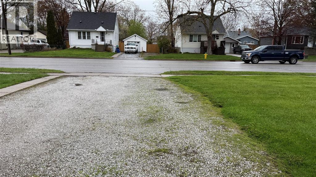 478 INDIAN (MAIN FLOOR ONLY) ROAD, Sarnia, Ontario, N7T7G4 — Photo 3