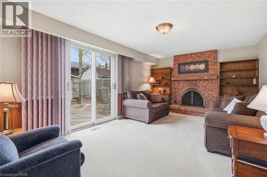 102 RIPLEY Crescent, Kitchener, Ontario, N2N1V4 — Photo 5