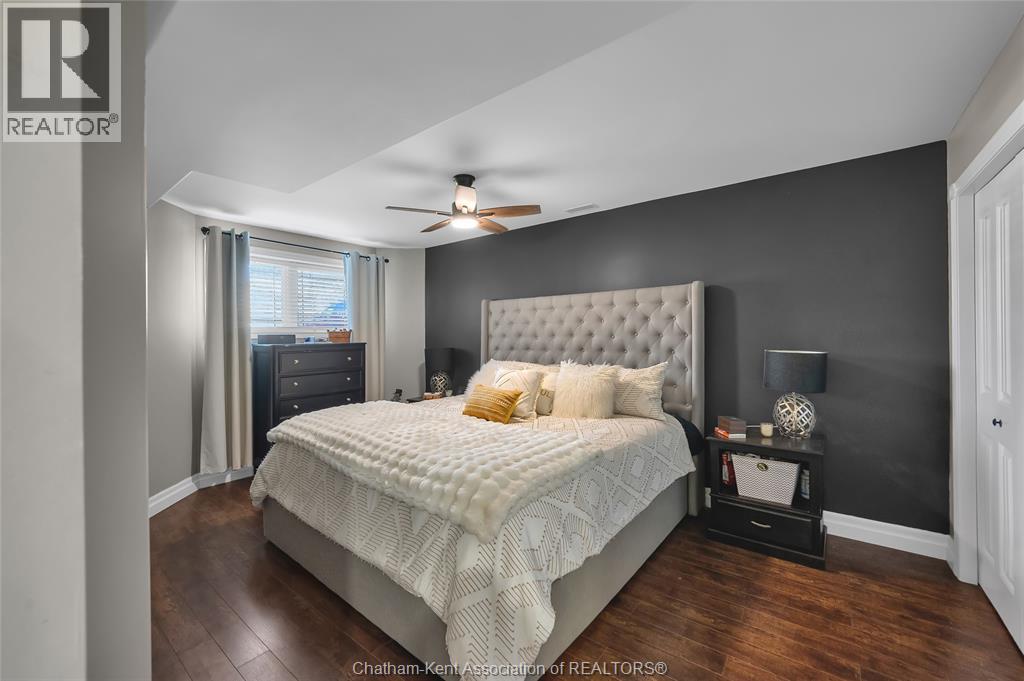 132 Sherwood COURT - 34