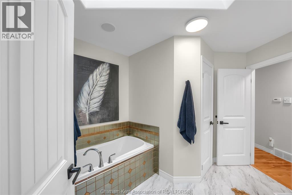 132 Sherwood COURT - 25