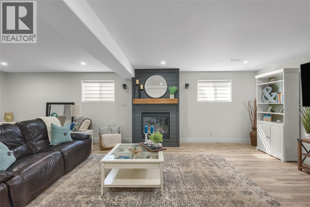 132 Sherwood COURT - 28