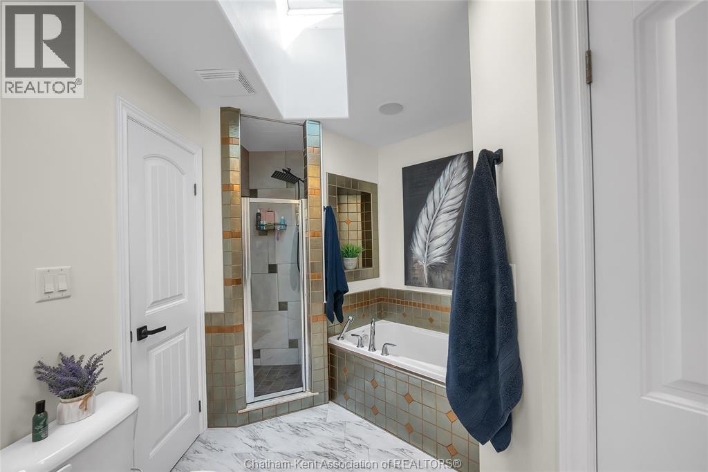 132 Sherwood COURT - 23