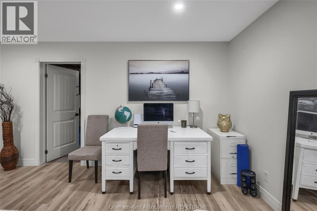 132 Sherwood COURT - 31