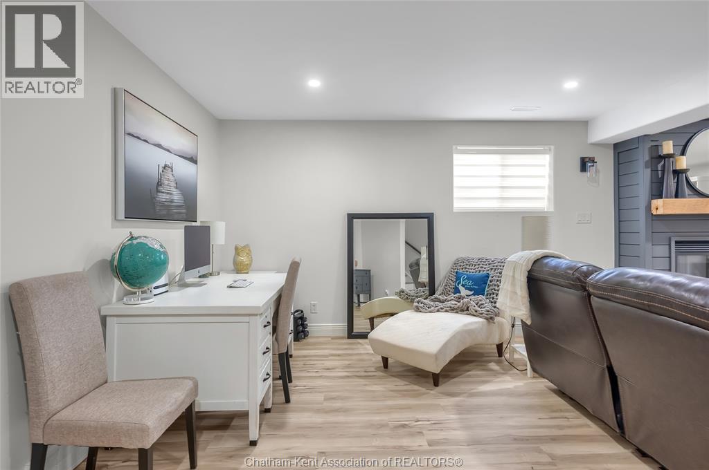 132 Sherwood COURT - 33
