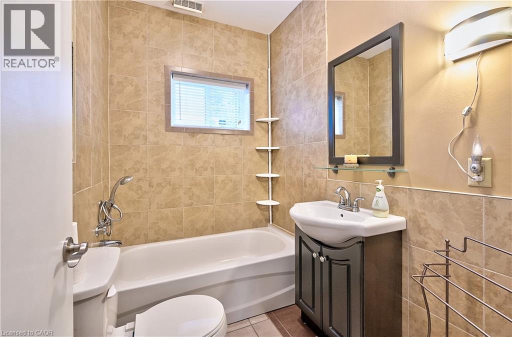 1476 BARTON Street E, Hamilton, Ontario, L8H2W9 — Photo 12