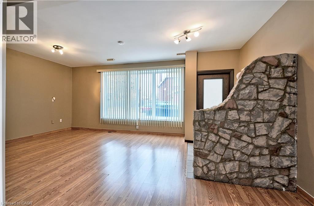 1476 BARTON Street E, Hamilton, Ontario, L8H2W9 — Photo 4