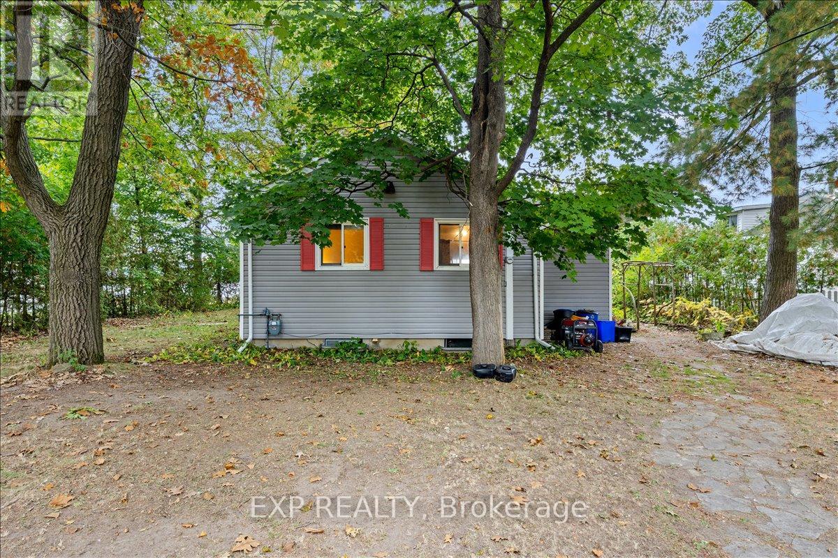 488 BAYVIEW DRIVE - 1