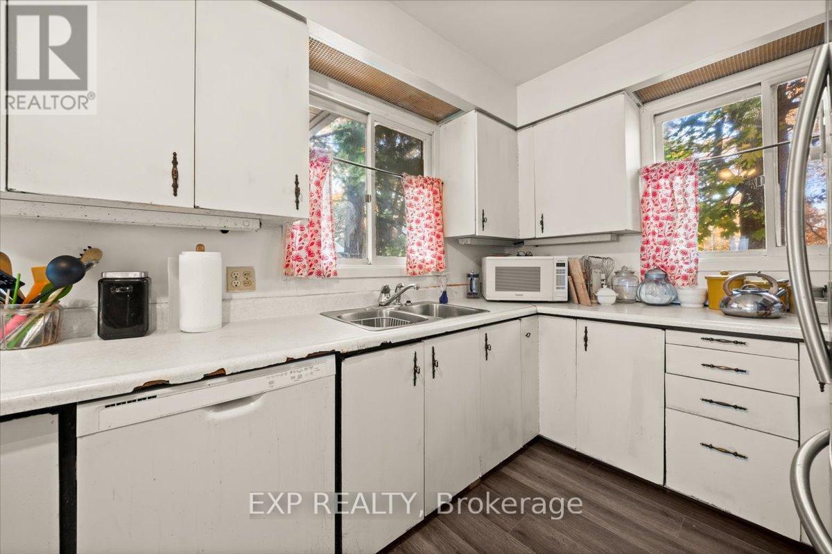 488 BAYVIEW DRIVE - 16