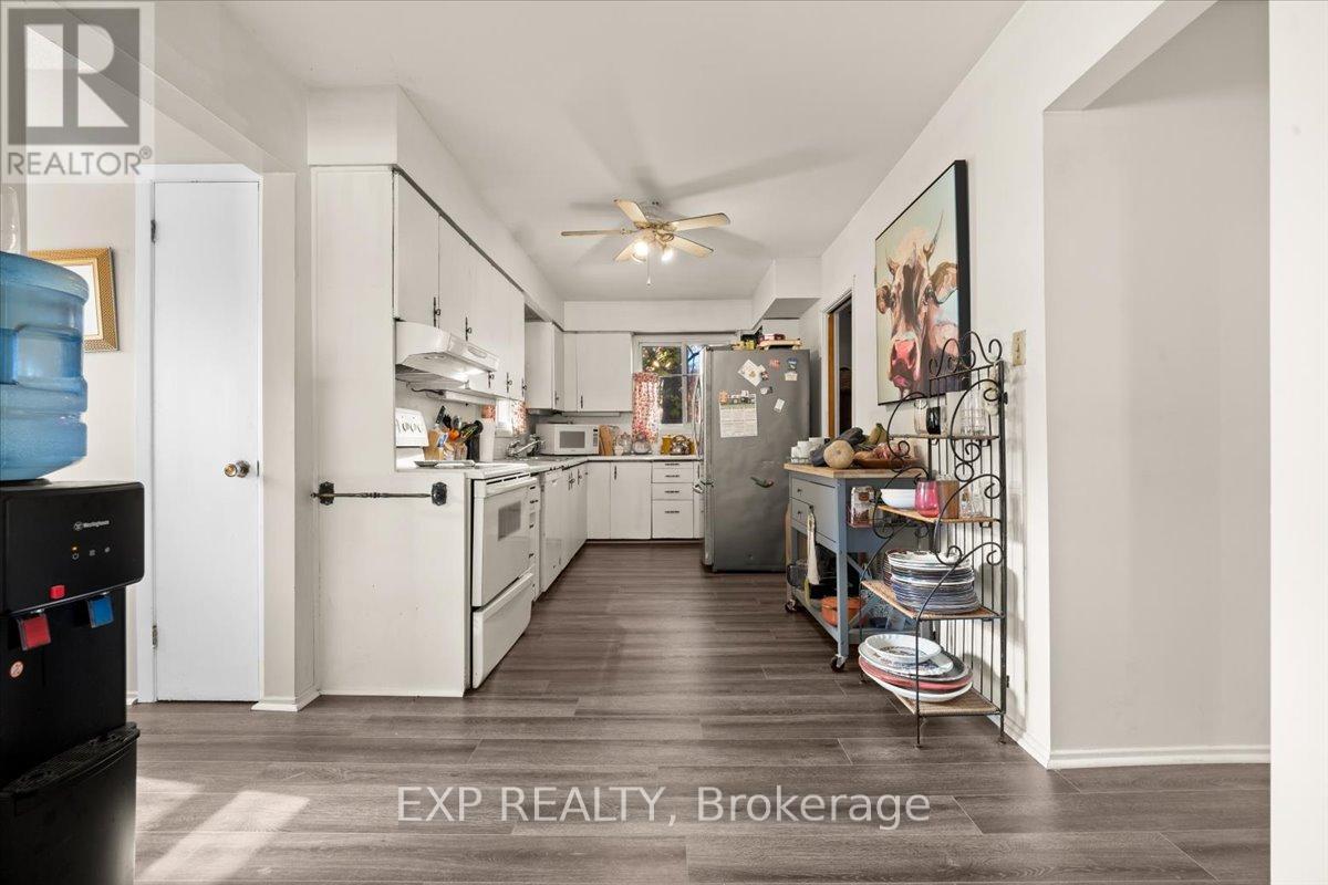 488 BAYVIEW DRIVE - 13
