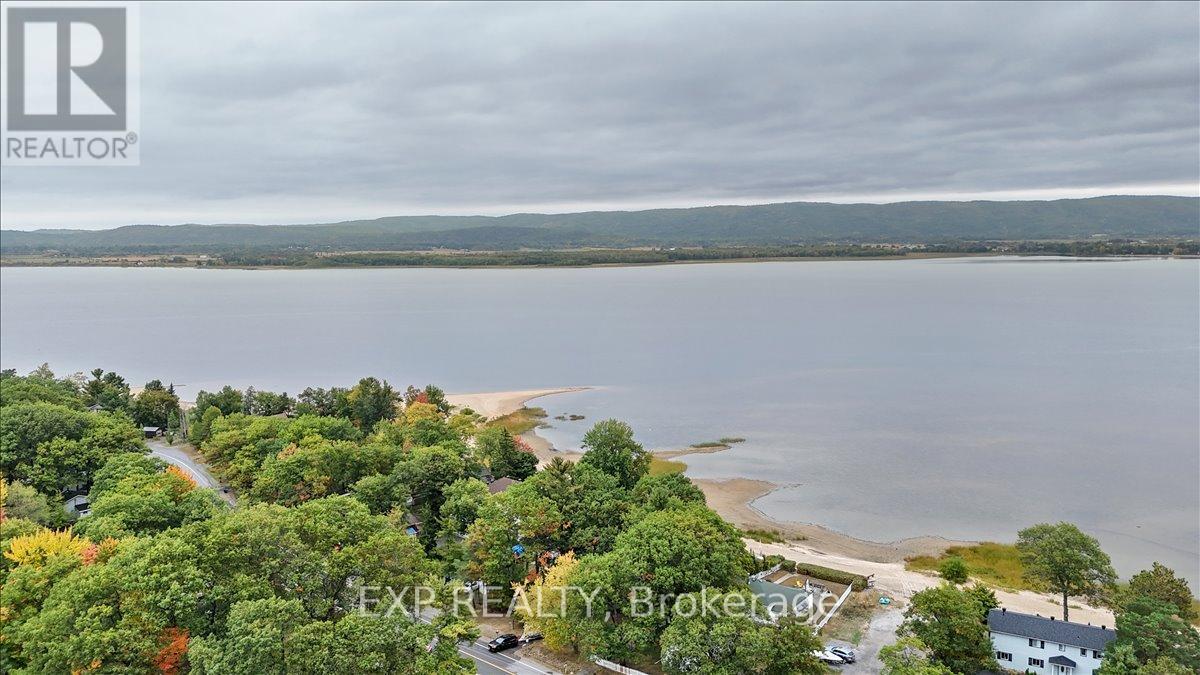 488 BAYVIEW DRIVE - 30