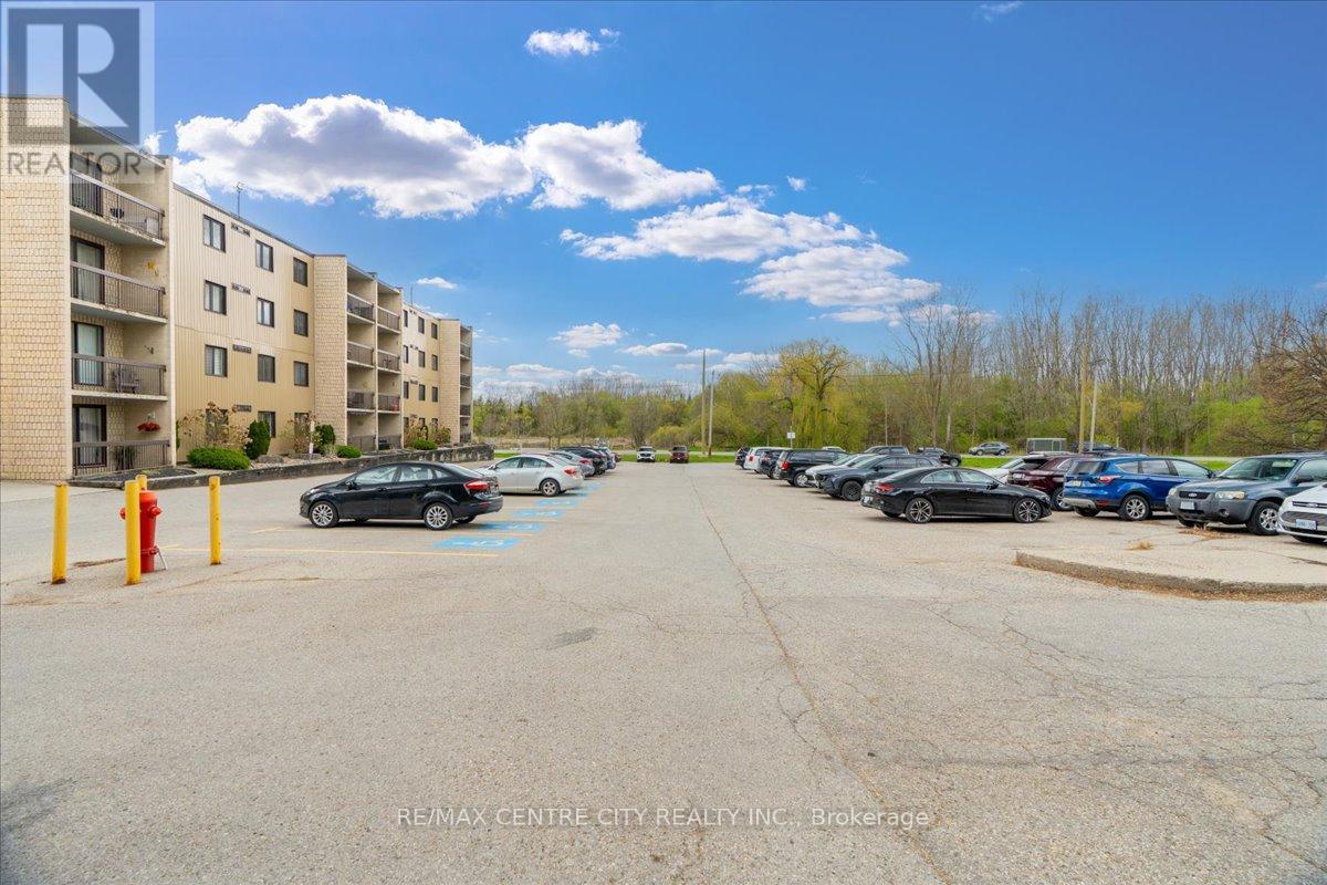 #102 31 VICTORIA STREET S - 33