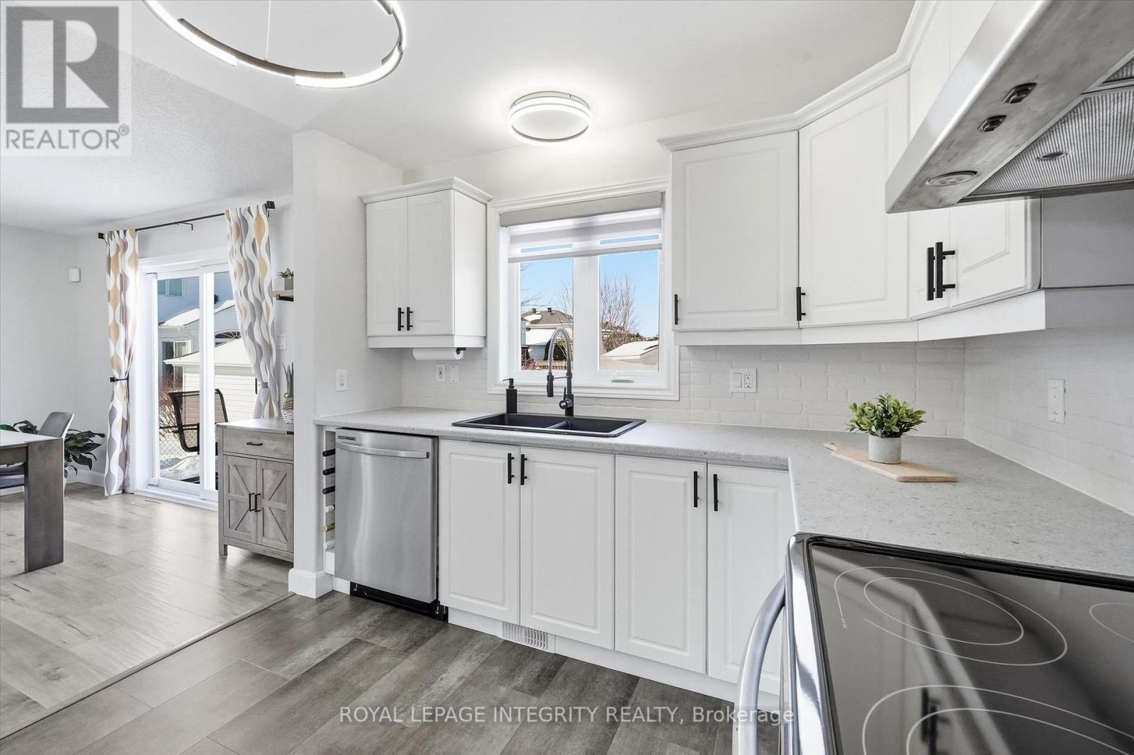 36 FRONTENAC BOULEVARD - 15