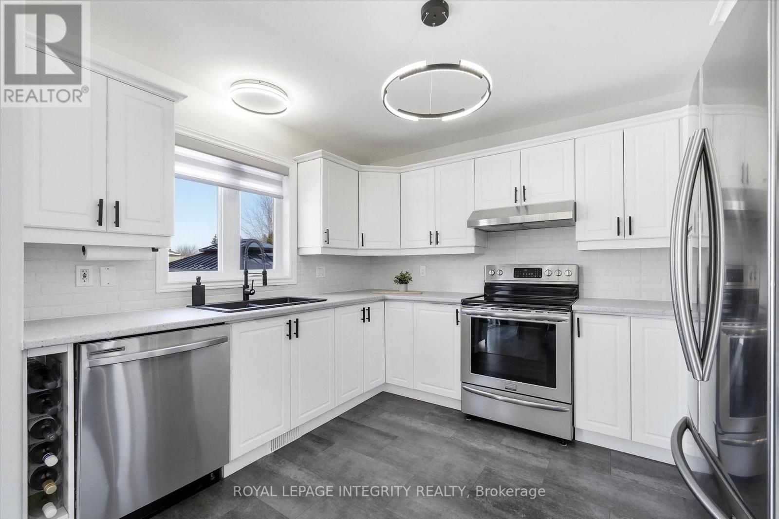 36 FRONTENAC BOULEVARD - 14