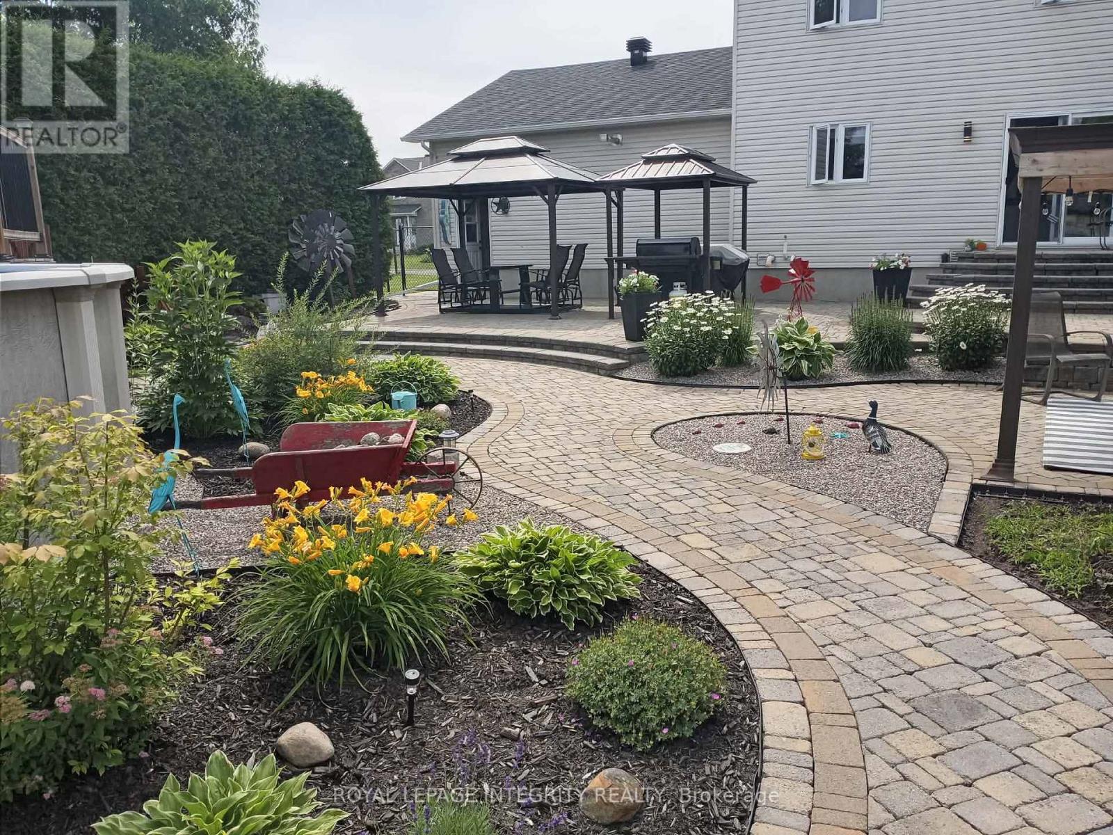36 FRONTENAC BOULEVARD - 45