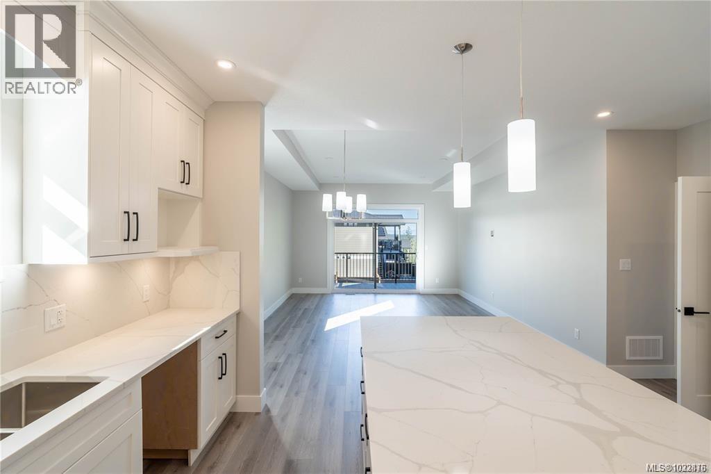 669 Sanderson Rd - 20