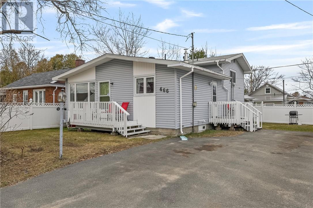 466 SECORD Street - 1