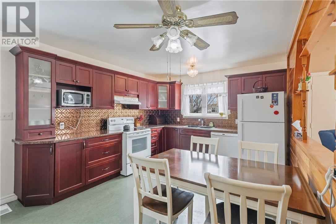 466 SECORD Street - 15