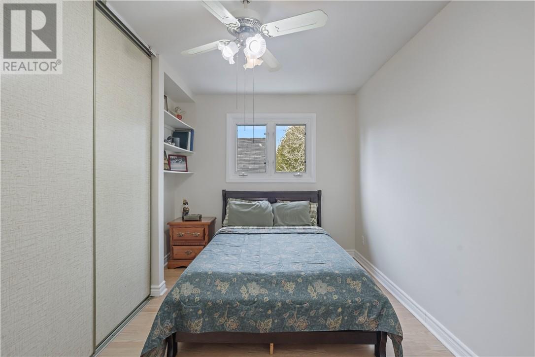 466 SECORD Street - 18
