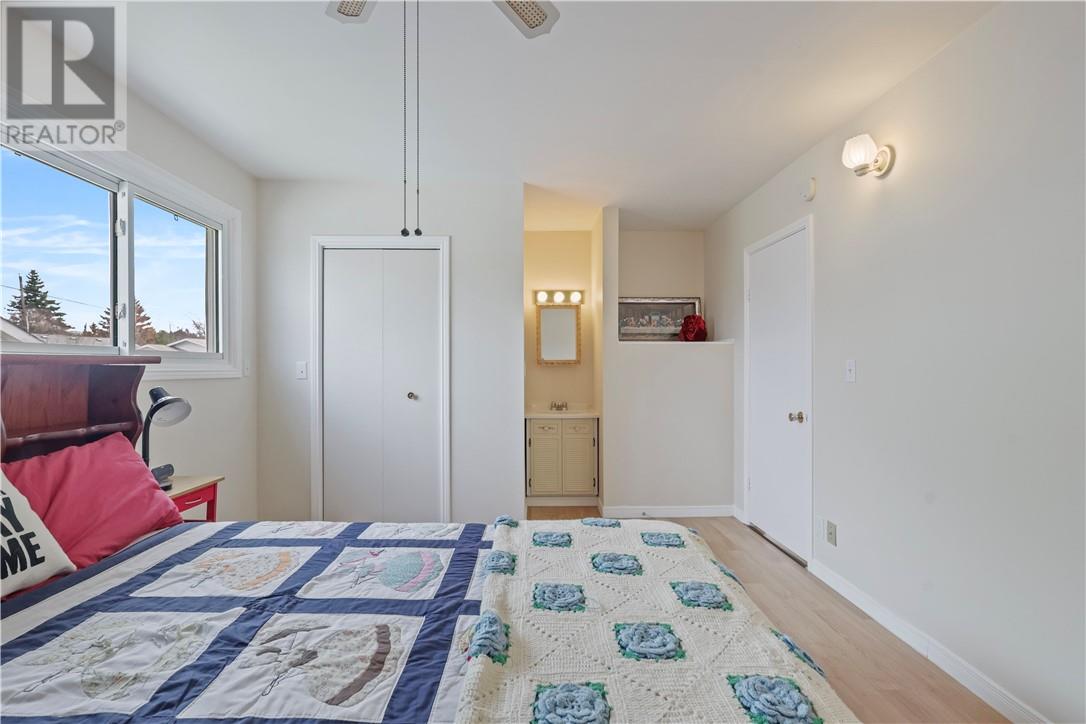466 SECORD Street - 23