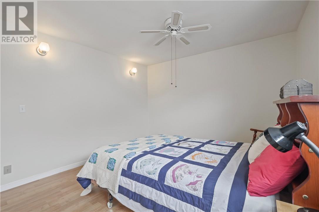 466 SECORD Street - 24
