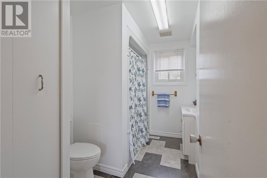 466 SECORD Street - 25