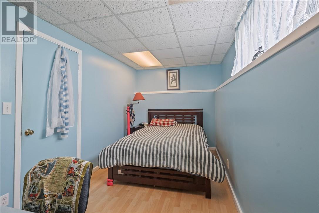 466 SECORD Street - 29