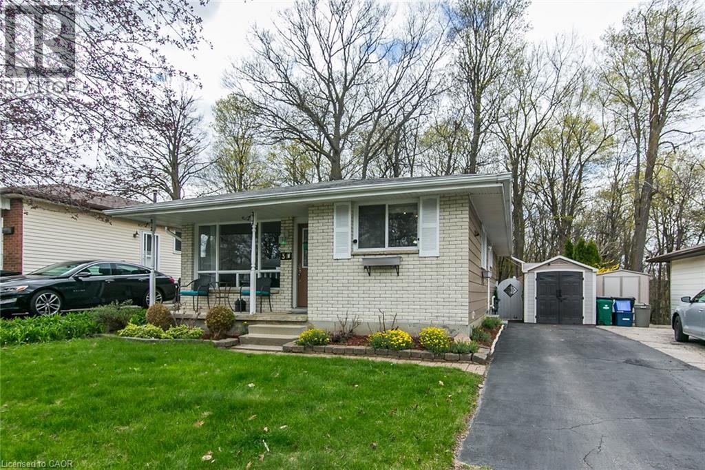34 BLACKHORNE Crescent, Kitchener, Ontario, N2E1T1 — Photo 2