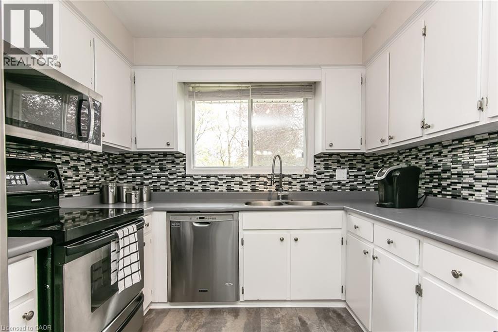 34 BLACKHORNE Crescent, Kitchener, Ontario, N2E1T1 — Photo 11